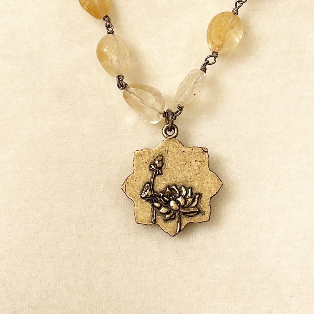 Vintage Lucky Brand Lotus Flower Natural Crystals Stone Medallion Necklace - Picture 4 of 6
